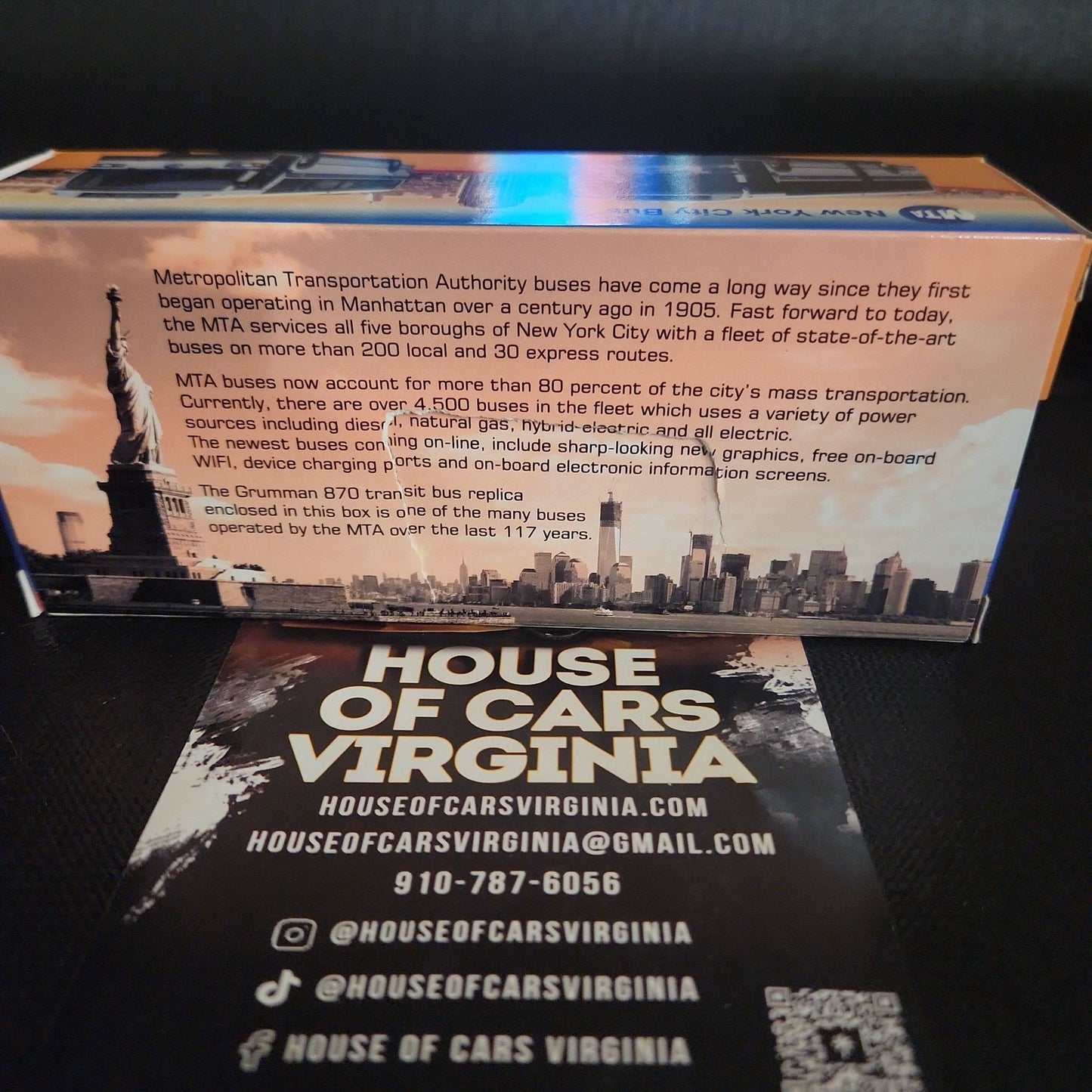 New York Bus Service Manhatten Express MCI Classic Transit Bus 1/87 Scale Model - House of Cars Virginia