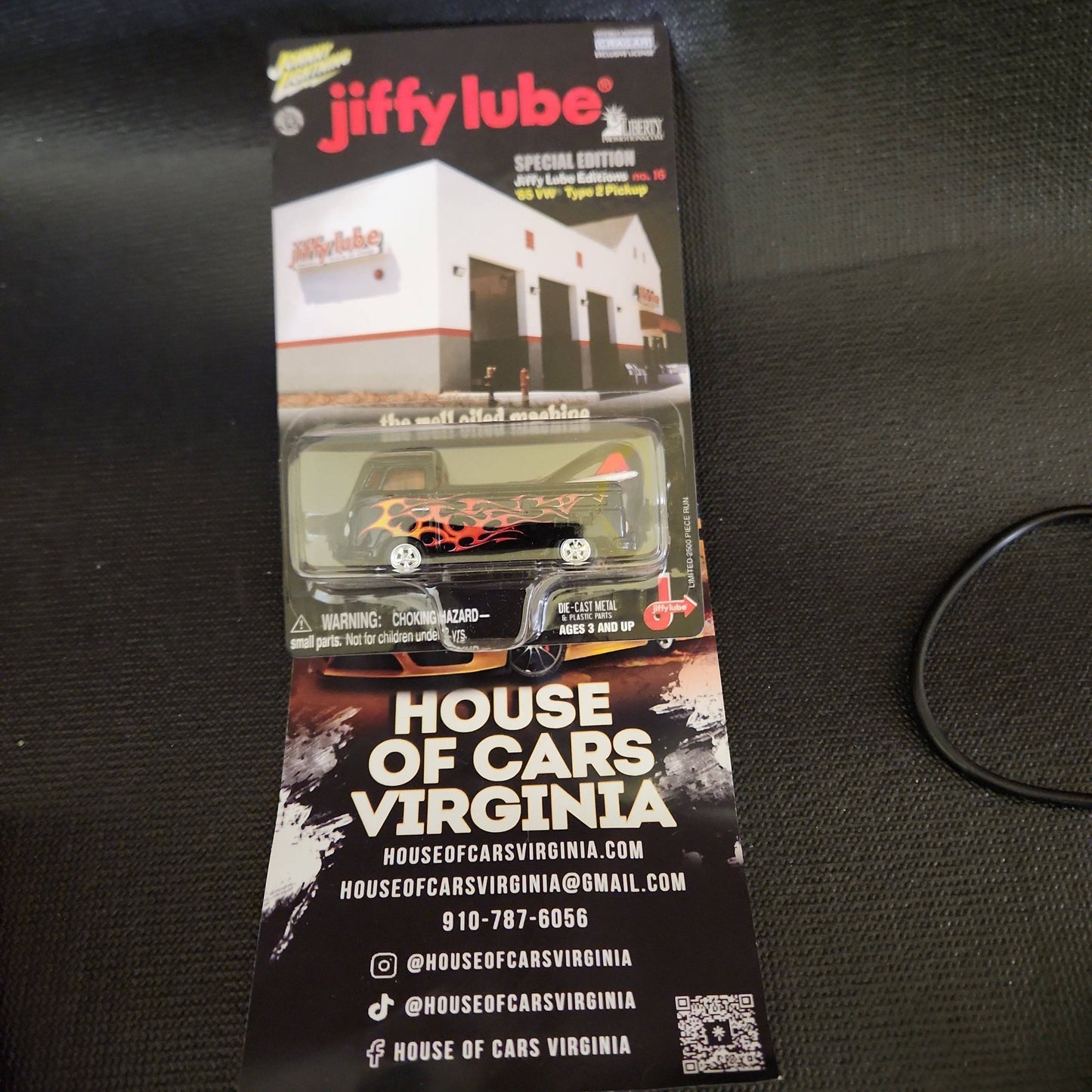 Johnny Lightning Jiffy Lube Spec Editon '65 VW Type 2 Pickup Black - House of Cars Virginia