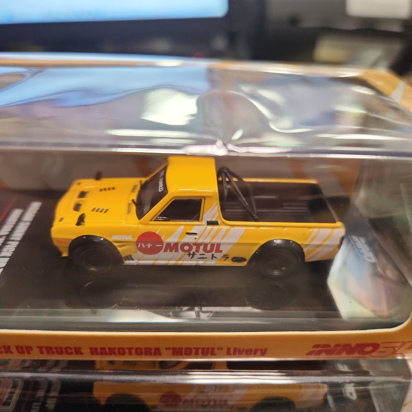 1/64 INNO64 Nissan Sunny Pick Up Turck HAKOTORA Motul Livery IN64-HKT-MOTUL - House of Cars Virginia