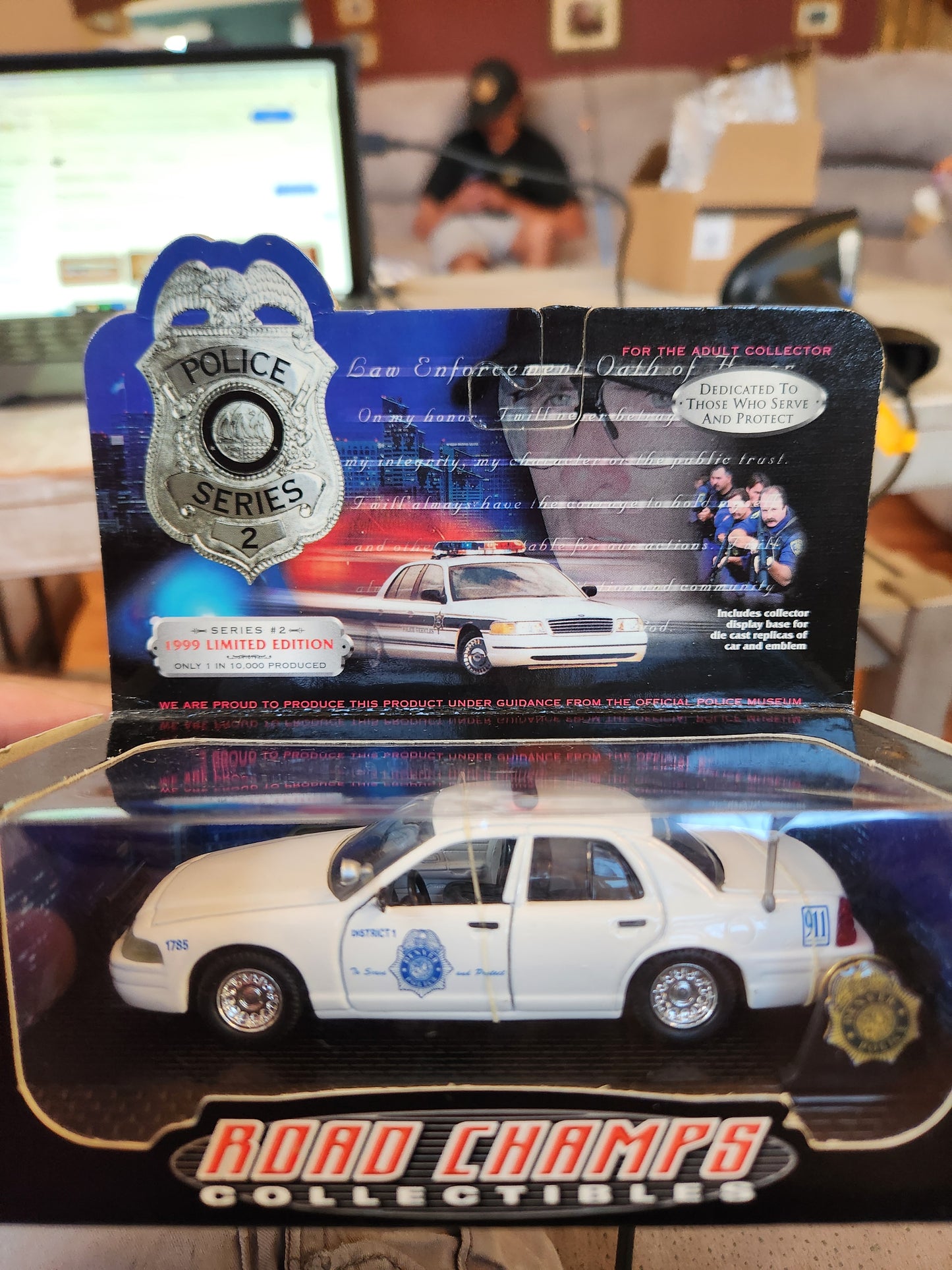 Road Champs 1999 Denver Police Ford Crown Vic Police Car 1/43 - House of Cars Virginia