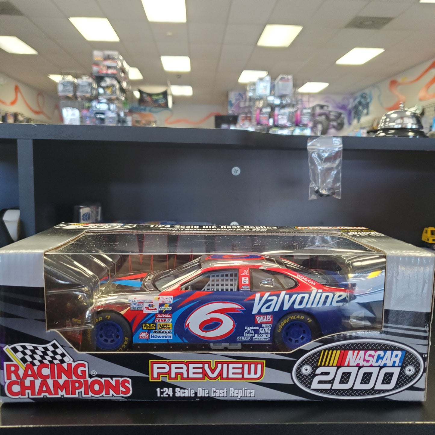 2000 NASCAR Racing Champions 1:24 Chase Car - Mark Martin #6 Valvoline - House of Cars Virginia
