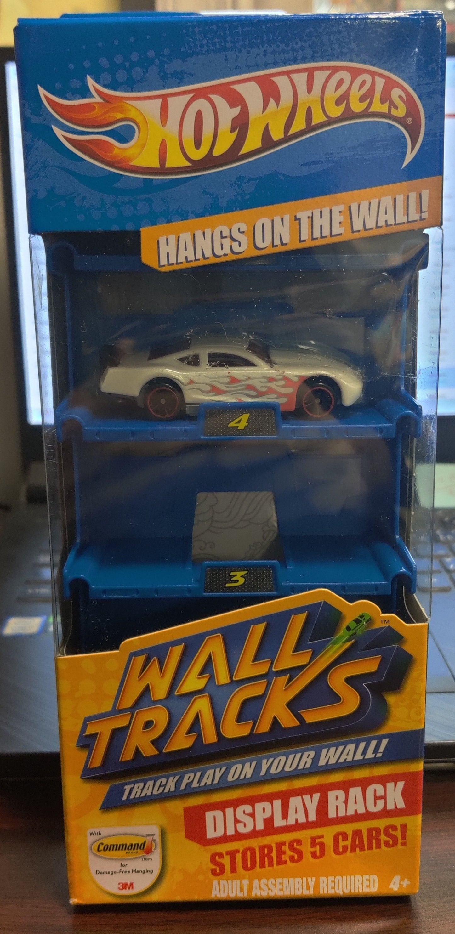 Hot Wheels Wall Tracks display rack with one car holds five cars