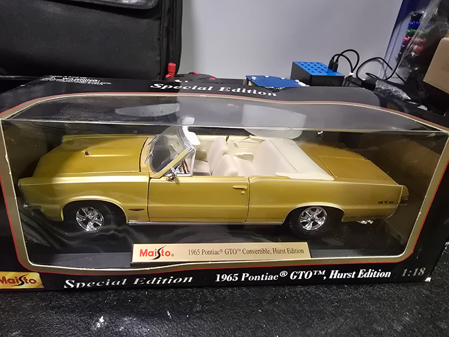 1965 Pontiac GTO Hurst Edition Gold Maisto Special Edition 1:18 Die Cast Car