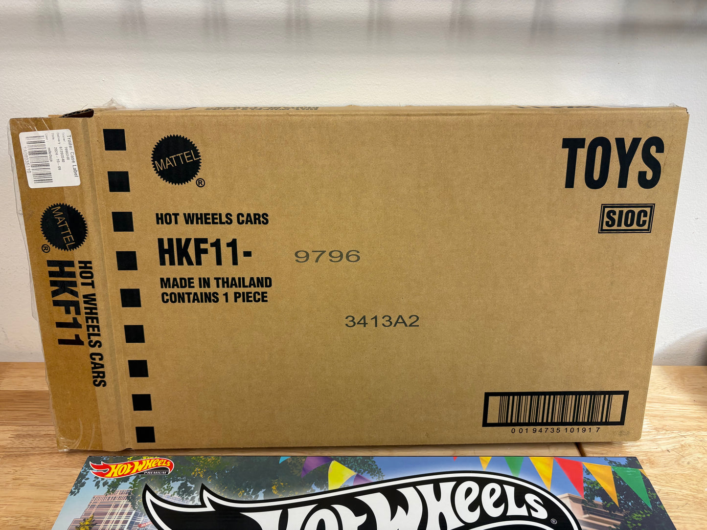 Hot Wheels 2023 Boulevard 25 Car Set w/ Original Shipping Box