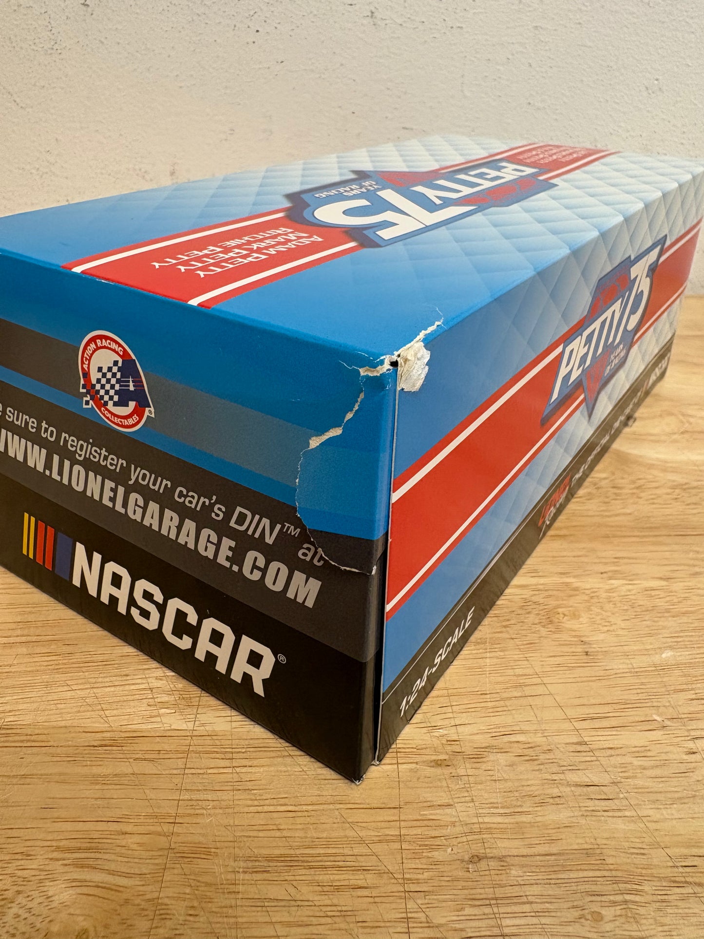 Action Racing Collectables 1:24 Petty Family 75th Anniversary 2024 Camaro ZL1 Diamond Finish 1 of 504 (Damaged Box)