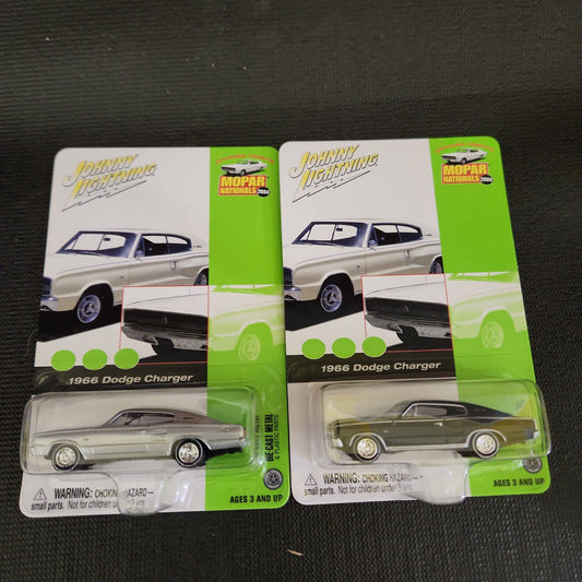 Johnny Lightning 1966 Dodge Charger Charger Tribute Mopar Nationals 2004 Silver and black - House of Cars Virginia