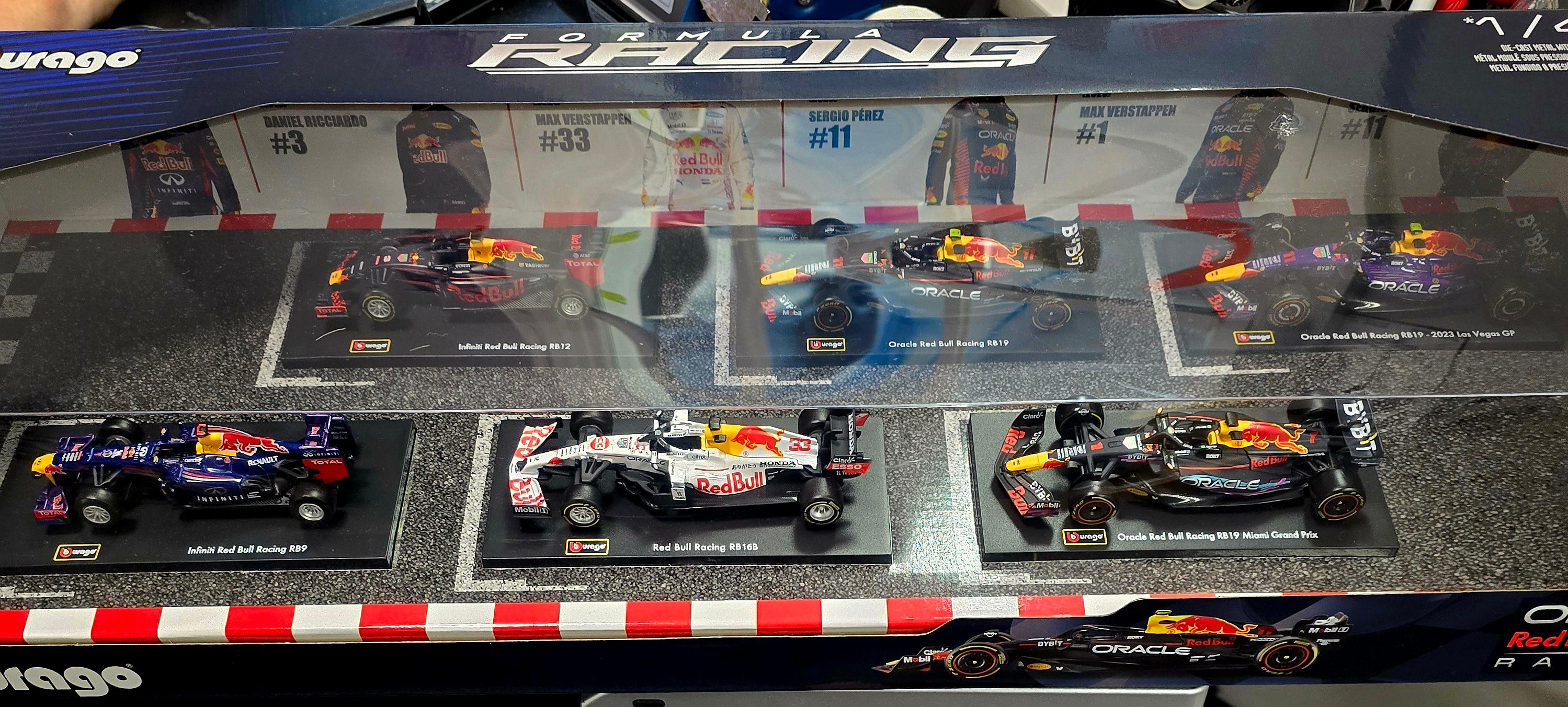 Burago: Formula 1 Red Bull - Exclusive 1:43 Die Cast 6 Pack Set