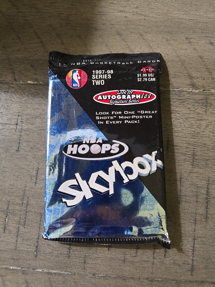 1 Pack 1997-1998 NBA HOOPS SKYBOX AUTOGRAPHics Series 2 Factory Foil Pack - #5L - House of Cars Virginia