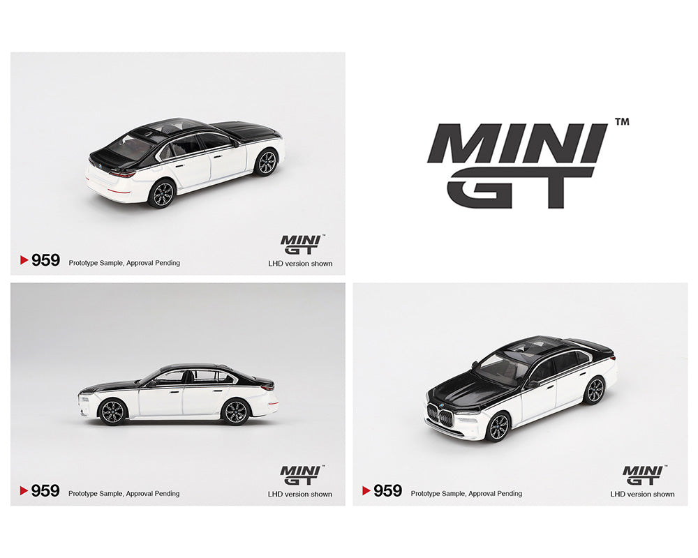 Mini GT 1:64 BMW i7 xDrive60 – Alpine White / Black Sapphire
