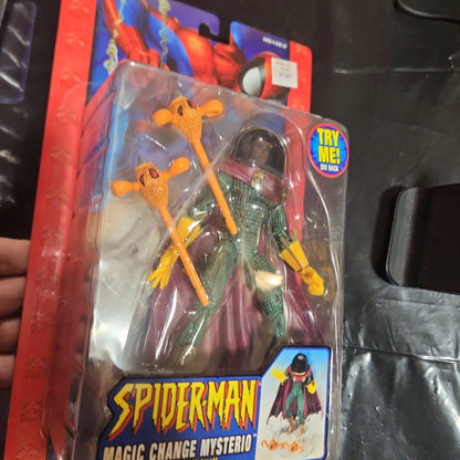 2005 ToyBiz - Spider-Man - Magic Change Mysterio with Light Up Helmet - House of Cars Virginia