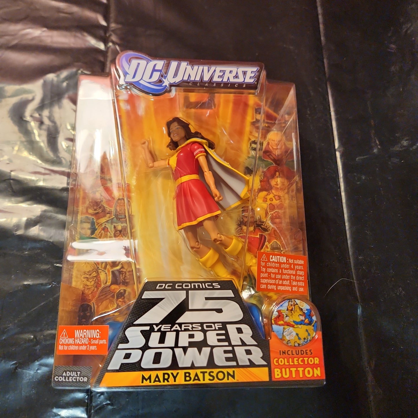 DC Universe WAVE 12 MARY BATSON White figure W Collector Button Darkseid Torso - House of Cars Virginia