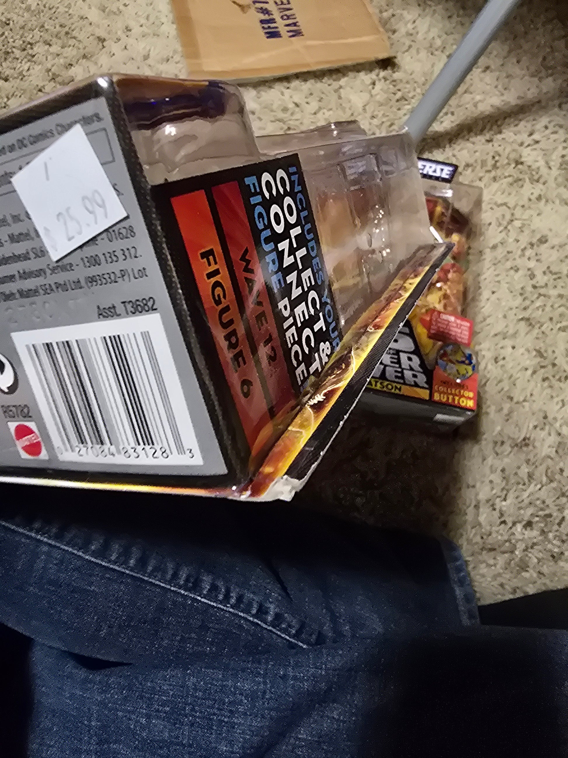 DC Universe WAVE 12 MARY BATSON White figure W Collector Button Darkseid Torso - House of Cars Virginia