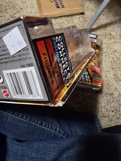 DC Universe WAVE 12 MARY BATSON White figure W Collector Button Darkseid Torso - House of Cars Virginia