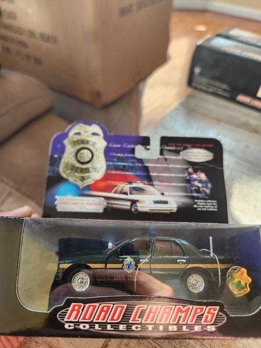 Road Champs 1999 Vermont State Police Ford Crown Vic Police Car 1/43 - House of Cars Virginia