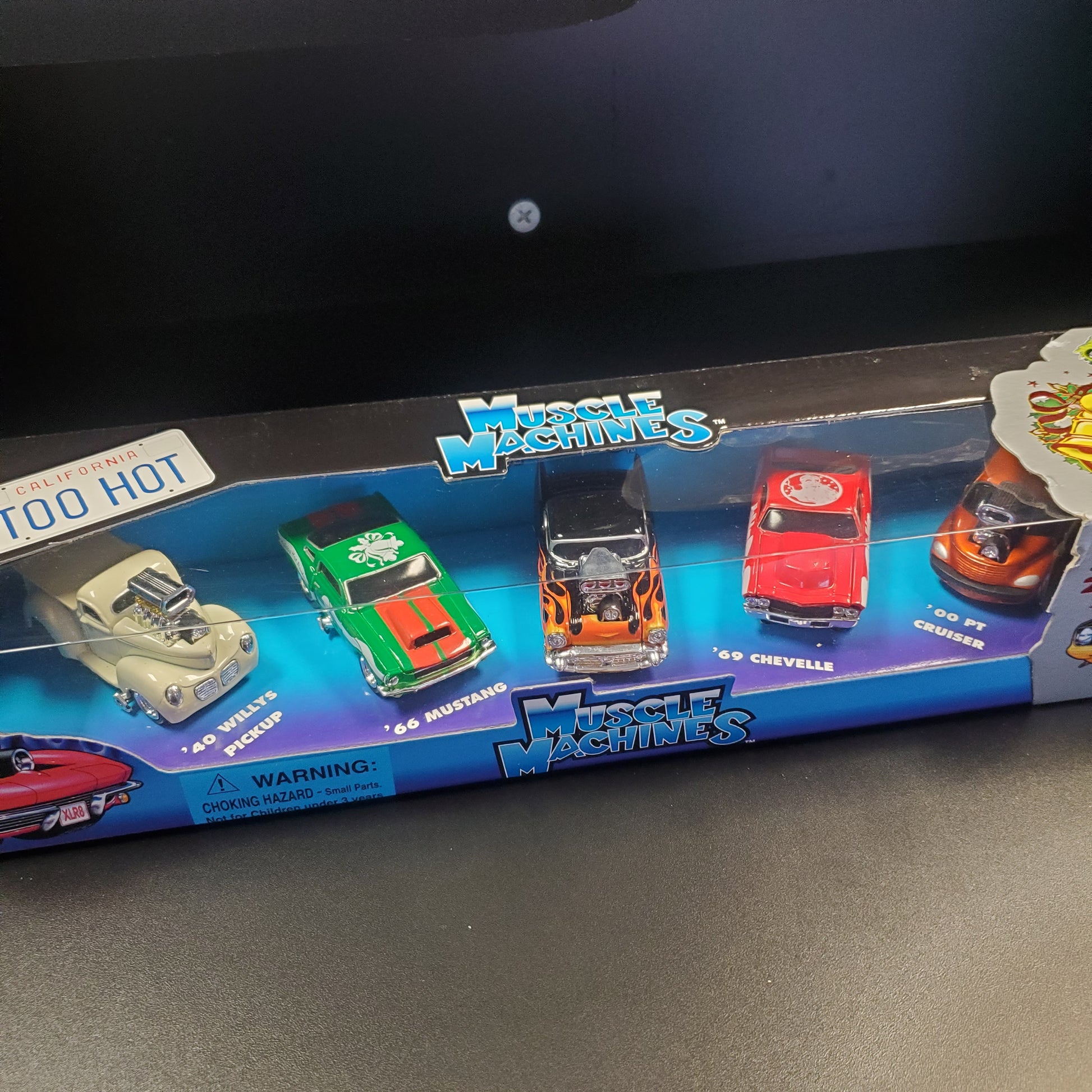 Muscle Machines 5 Pack 1:64 Exclusive Xmas Cars 2001 007 - House of Cars Virginia