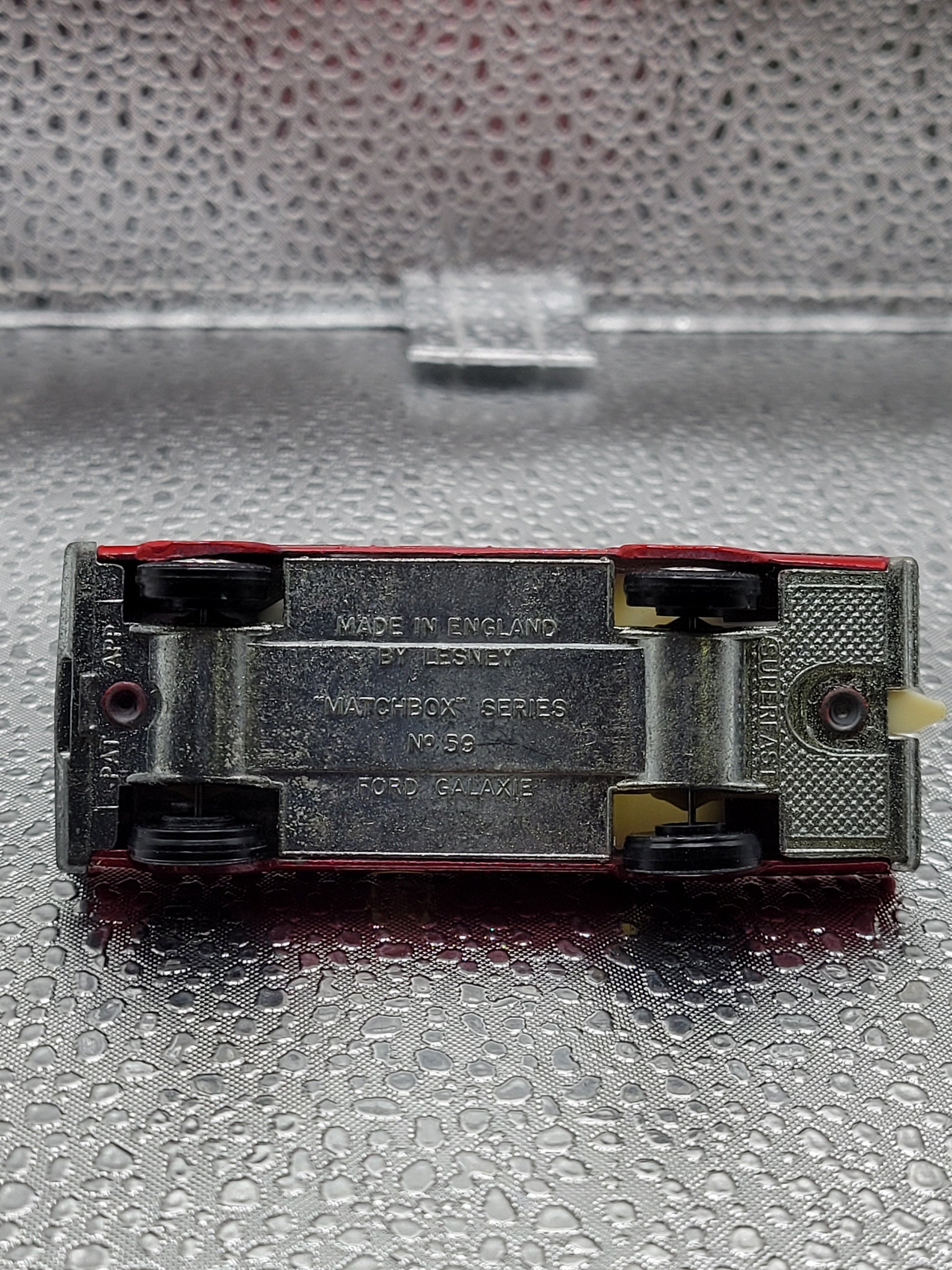 Lesney Matchbox No. 59 Ford Galaxie Fire Chief Vehicle Made in England (Very Good condition, slight paint chipping, light mount does not sit up straight. See pictures) - House of Cars Virginia