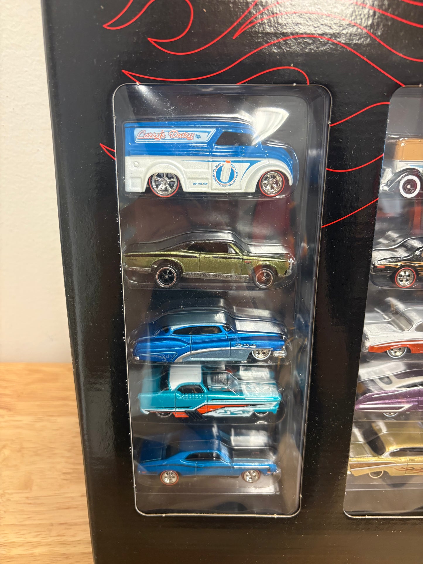 Hot Wheels 2009 Larry's Garage 21-Car Collection Box Set (See Description)