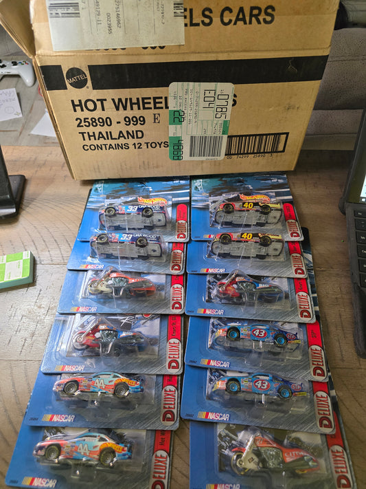 Hot Wheels racing deluxe set of 12 cars E Case - House of Cars Virginia