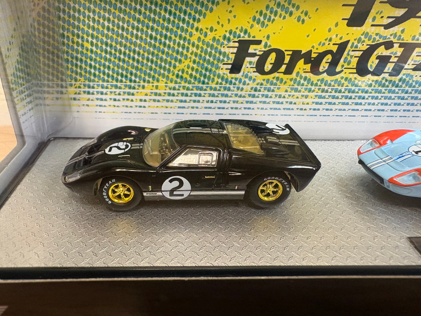 M2 Machines Auto Hauler/3 Pack 1966 Ford GT40 MK II Chase 1/750