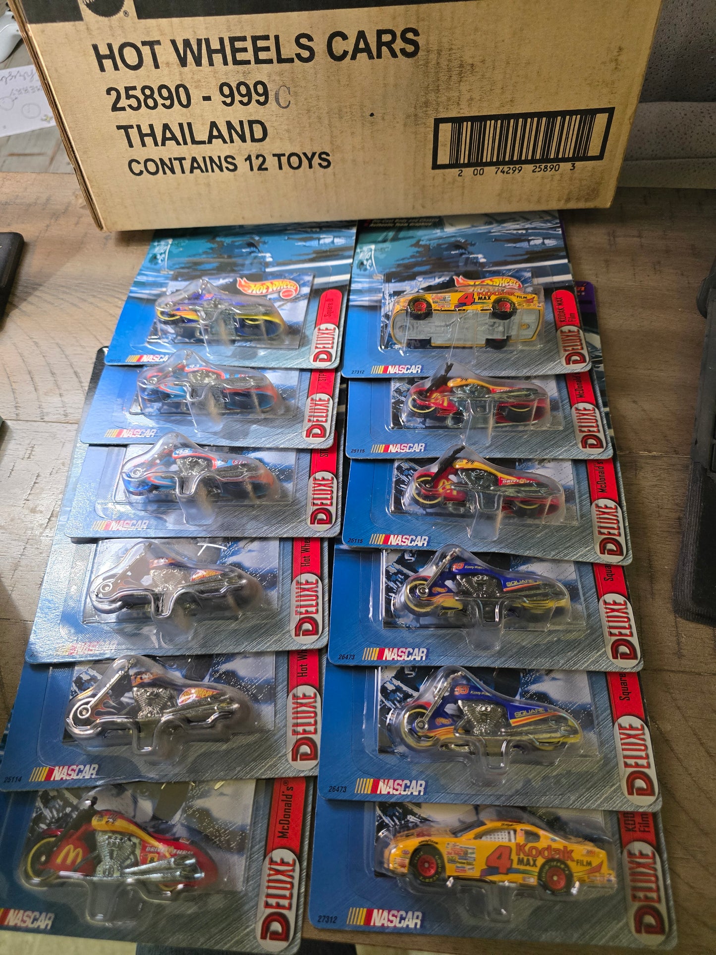 Hot Wheels racing deluxe set of 12 cars C Case - House of Cars Virginia