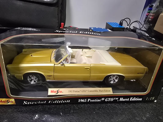 1965 Pontiac GTO Hurst Edition Gold Maisto Special Edition 1:18 Die Cast Car