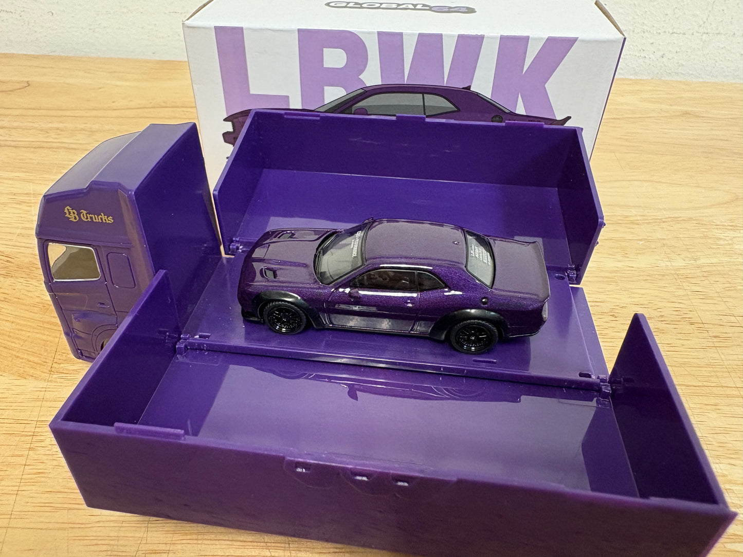 Tarmac Works | LBWK LB-Works Dodge Challenger SRT Hellcat w/ Transport