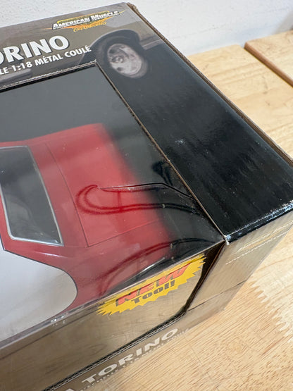 Ertl Collectibles American Muscle "Starsky & Hutch" Ford Gran Torino + Greenlight Hollywood "Starsky & Hutch" 1976 Ford Gran Torino