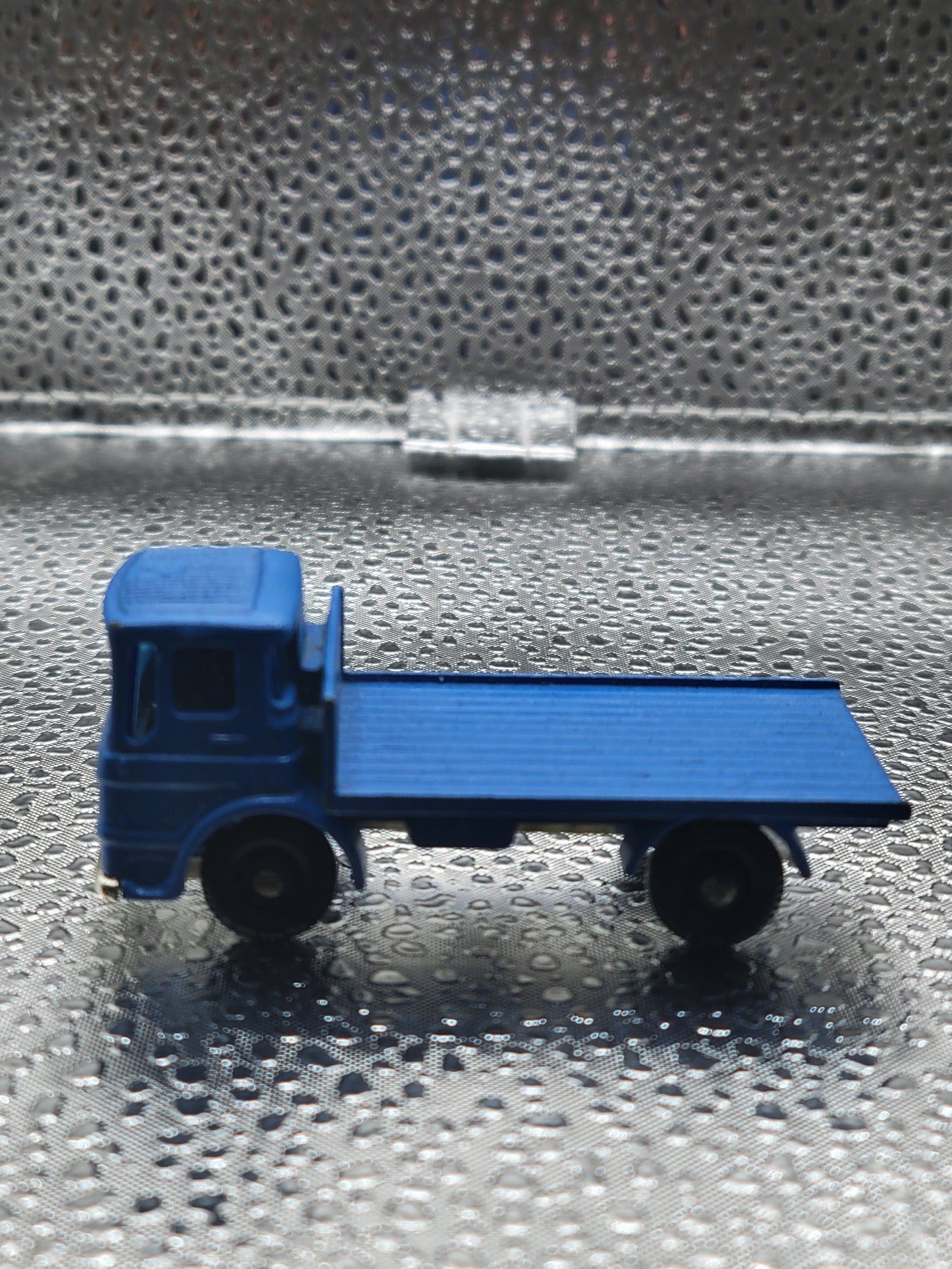 Lesney Matchbox No. 60 Site Hut Truck Made in England (Near mint condition, slight paint chipping, missing hut. See pictures) - House of Cars Virginia