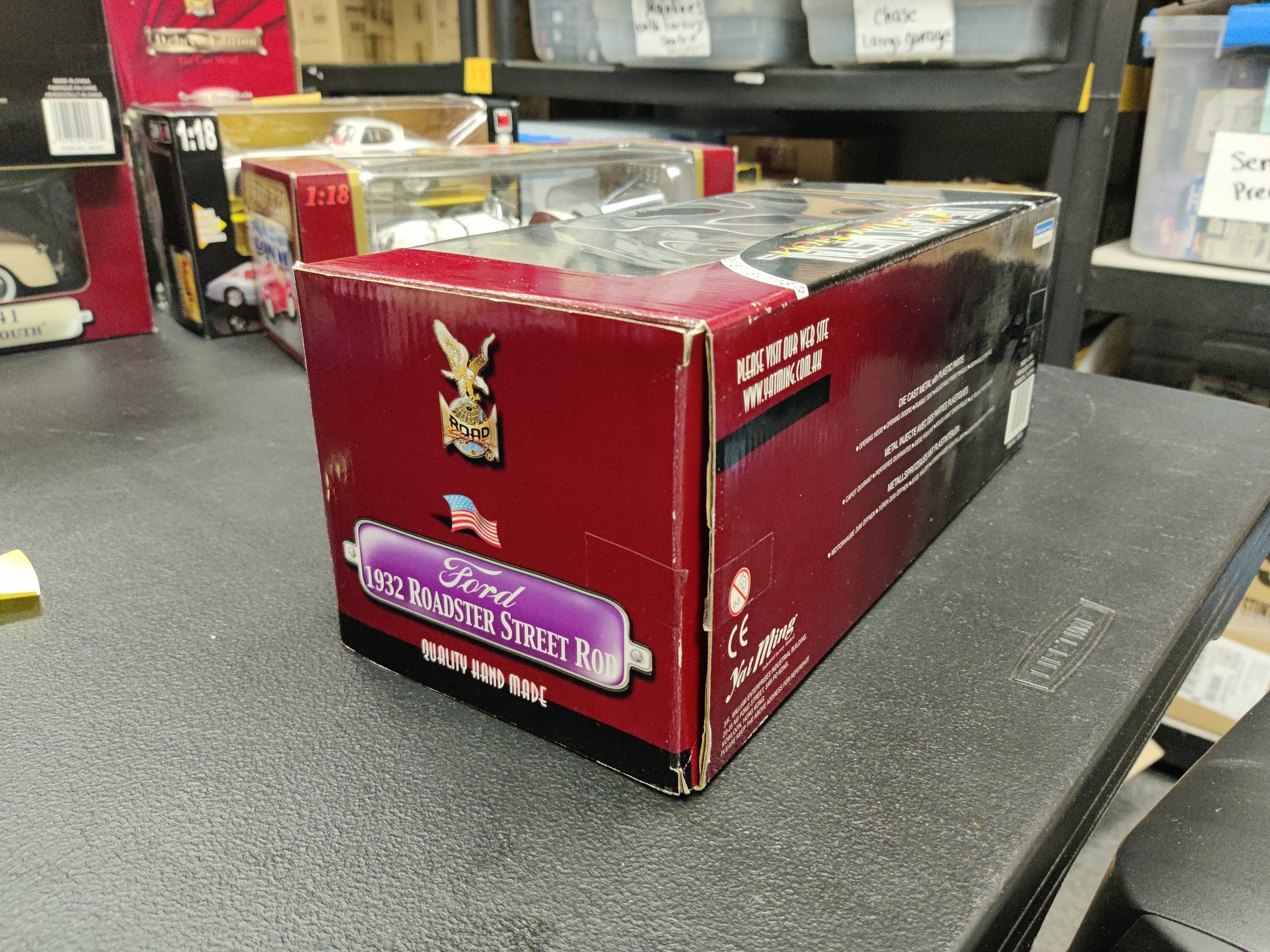 1.18 Die cast metal collection Ford 1932 Roadster Street Rod 