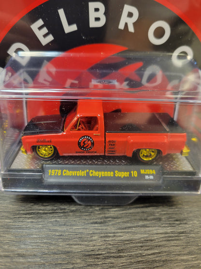M2 Machines Edelbrock 1978 Chevrolet Cheyenne Super 10 Chase