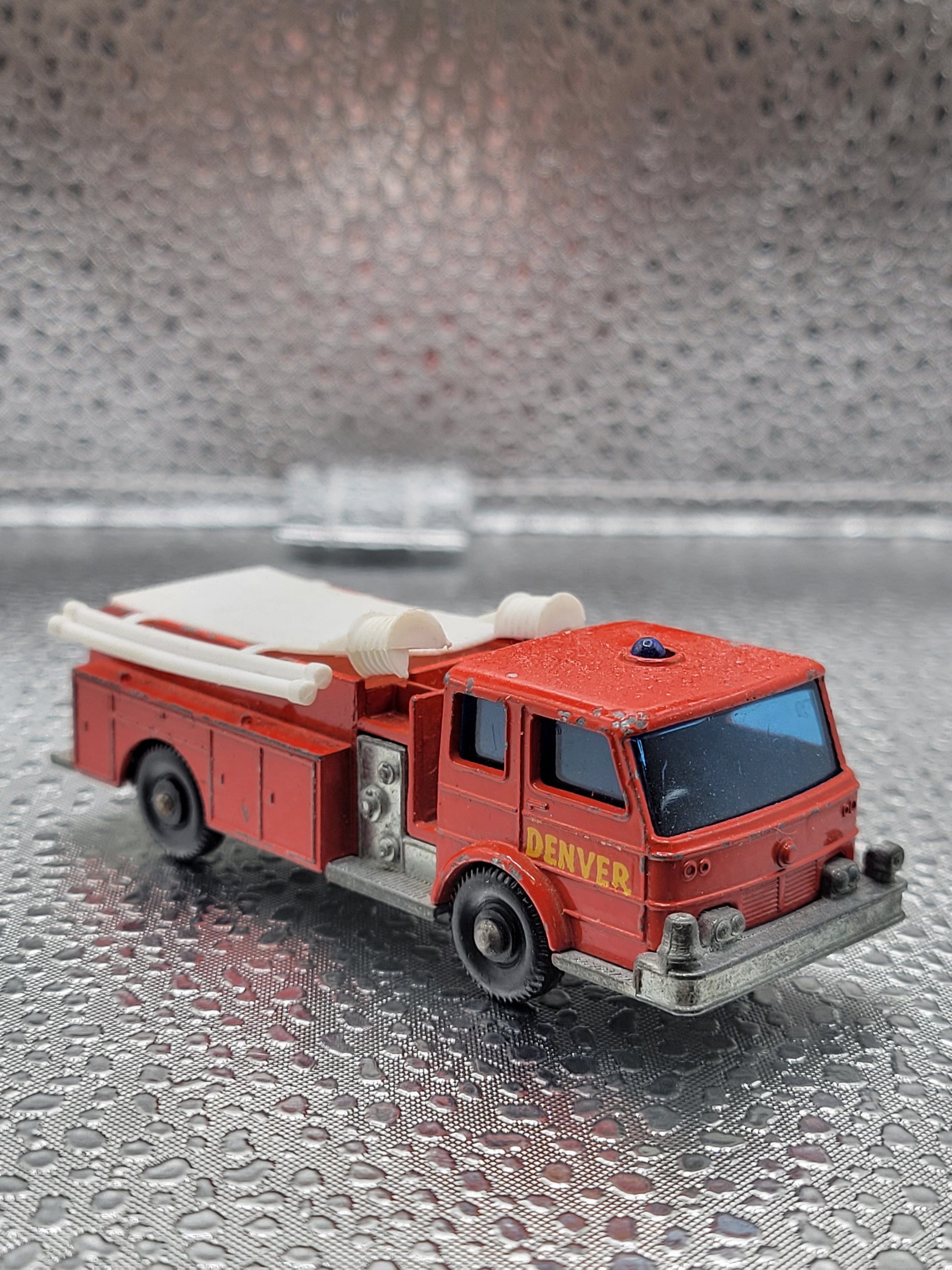Lesney Matchbox No. 29 Fire Pumper Truck Made in England (Very good condition, slight paint chipping, See pictures) - House of Cars Virginia