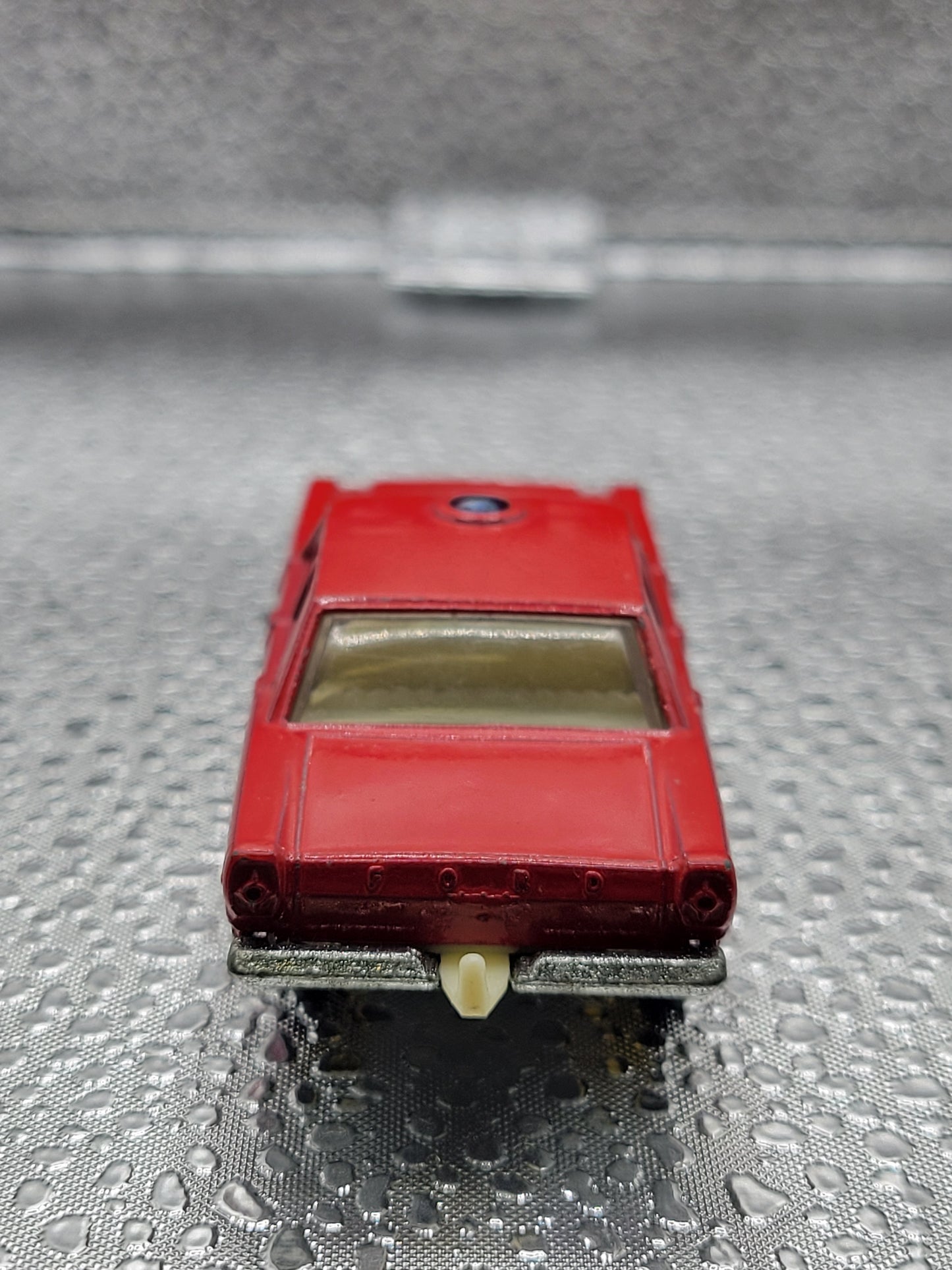Lesney Matchbox No. 59 Ford Galaxie Fire Chief Vehicle Made in England (Very Good condition, slight paint chipping, light mount does not sit up straight. See pictures) - House of Cars Virginia
