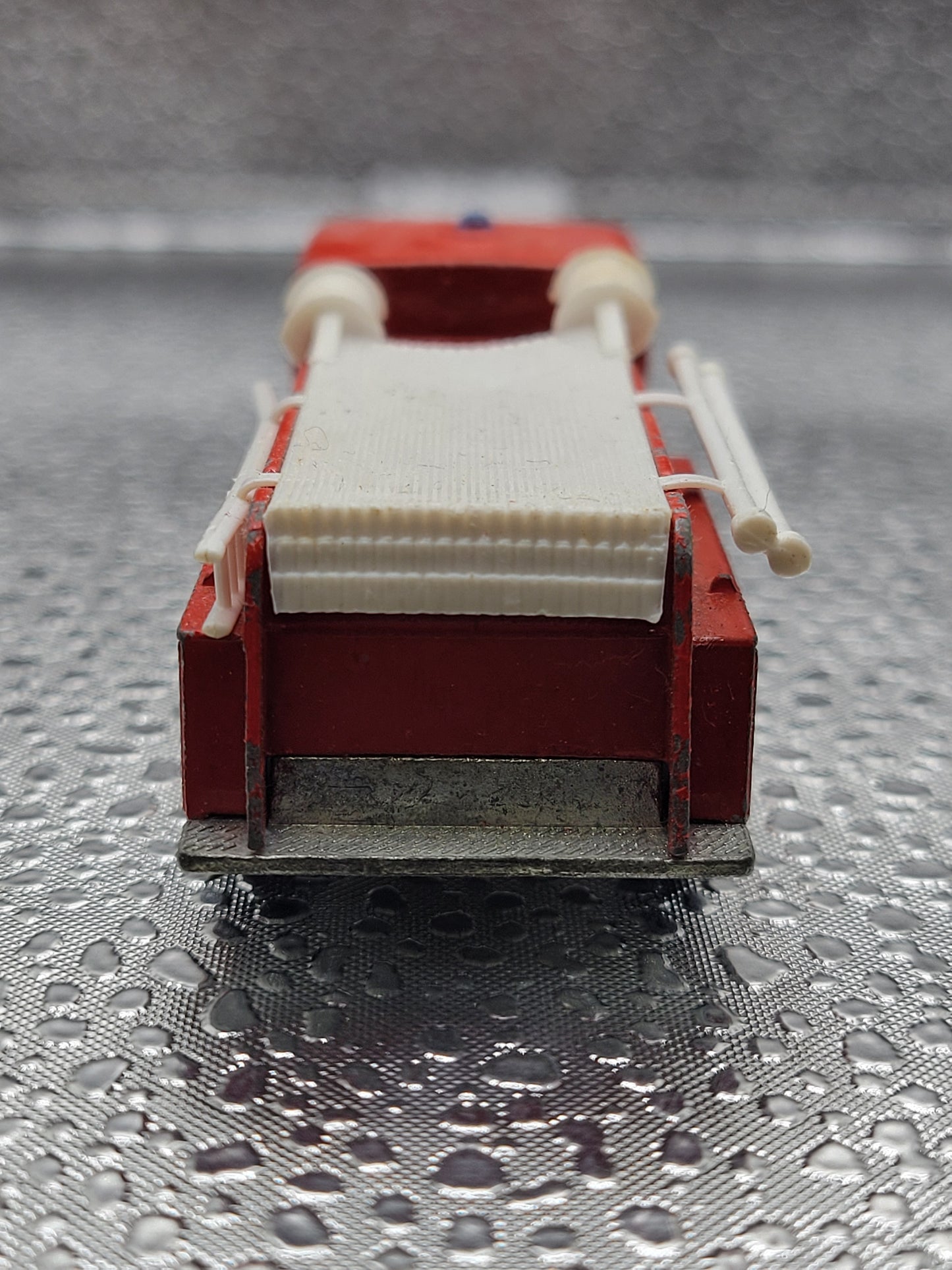 Lesney Matchbox No. 29 Fire Pumper Truck Made in England (Very good condition, slight paint chipping, See pictures) - House of Cars Virginia