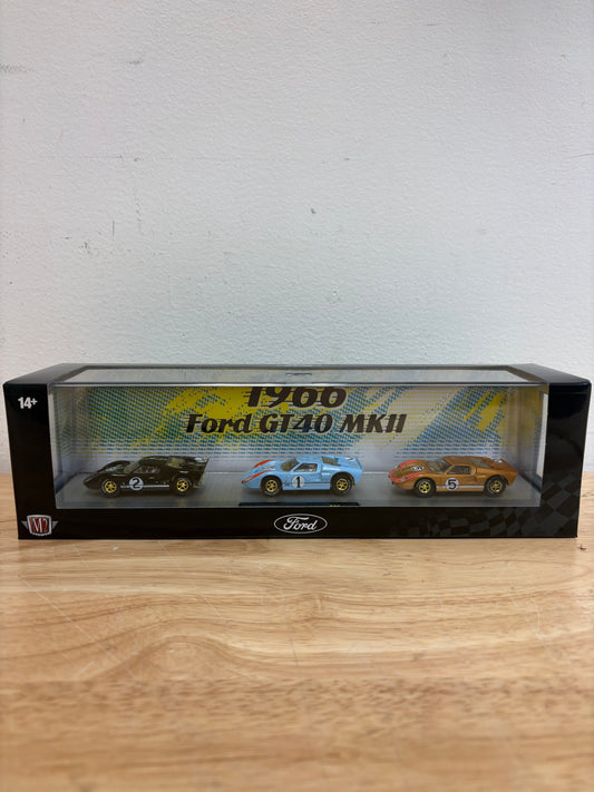 M2 Machines Auto Hauler/3 Pack 1966 Ford GT40 MK II Chase 1/750