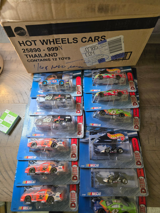 Hot Wheels racing deluxe set of 12 cars N Case - House of Cars Virginia