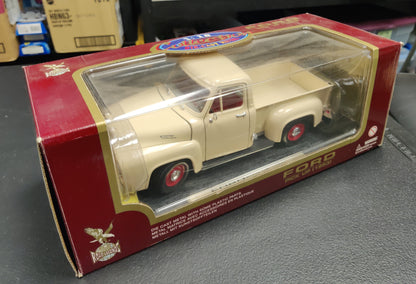 1.18 Collection Die cast metal Ford Pick Up (1953)
