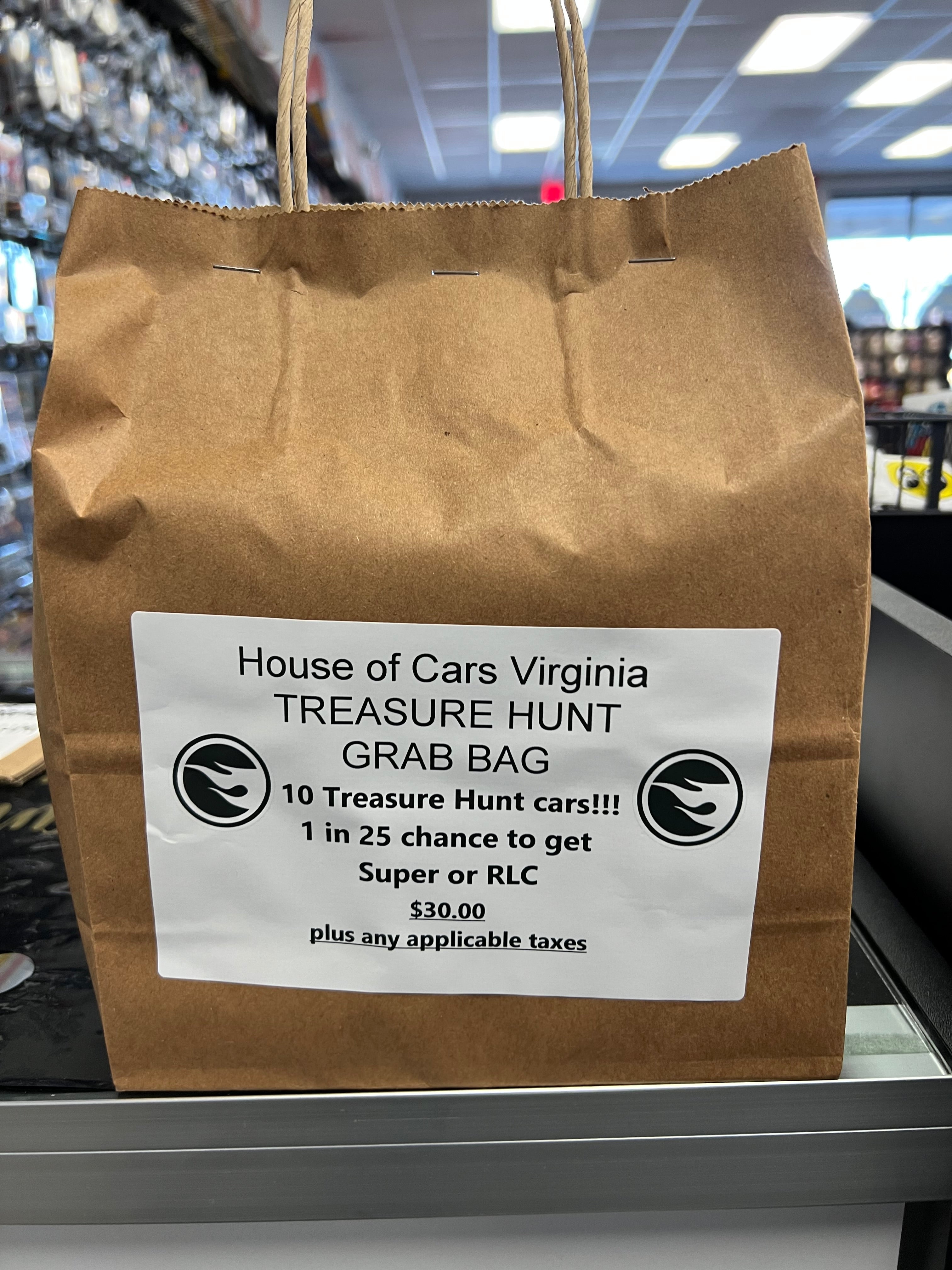 Tarmac Works 164 Toyota Hiace Widebody Hello Kitty Capsule Summer Fes